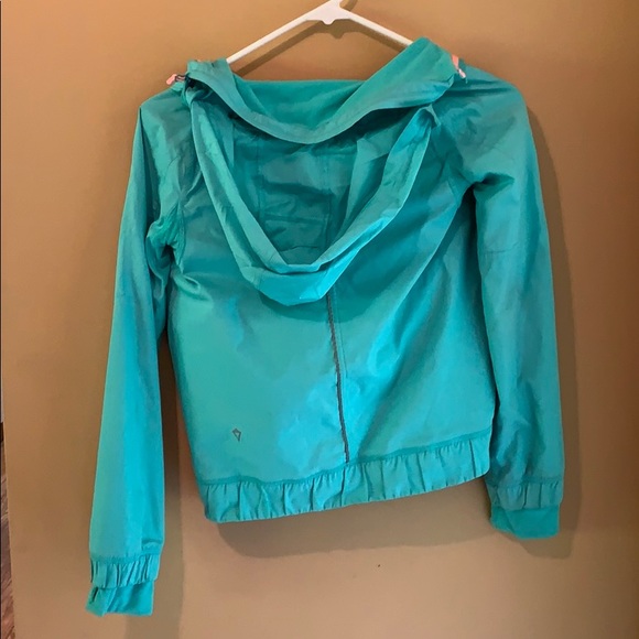 LULULEMON/ivivvia athletic rain/windbreaker jacket - Picture 5 of 8